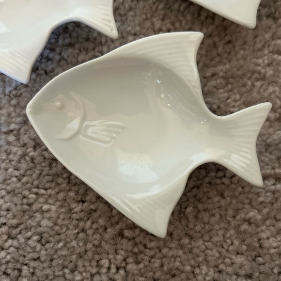 Set Of 4 Ceramic 4” Fish Plates Trinket Dip Soy sauce - Picture 2 of 3